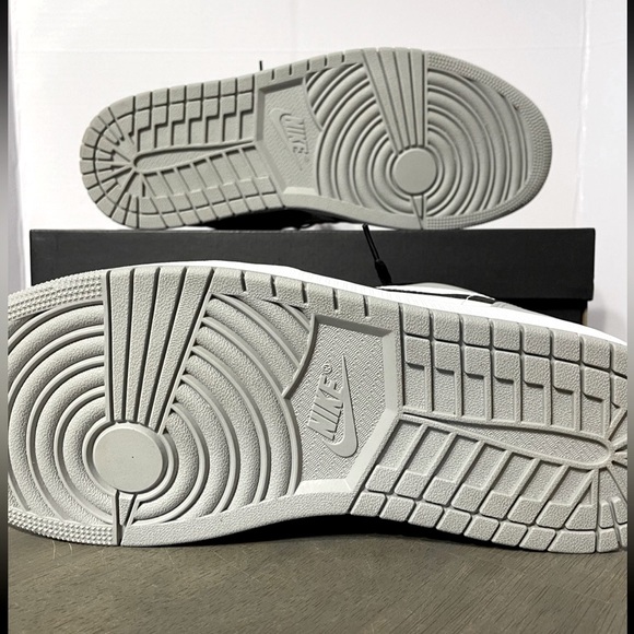 Jordan 1 Low Shadow Toe - Picture 7 of 11